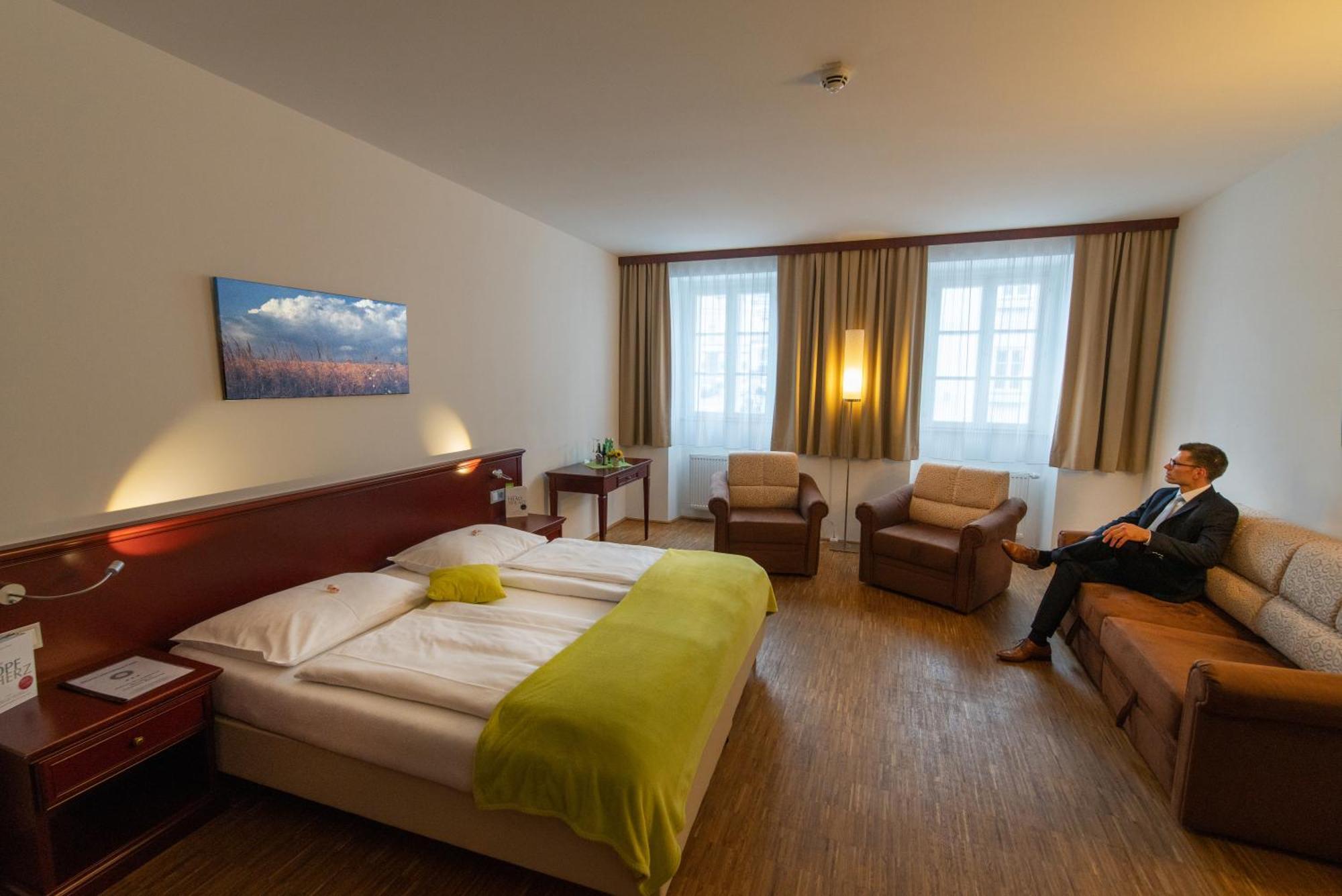 Stadthotel Вайдхофен-ан-дер-Тайя Экстерьер фото